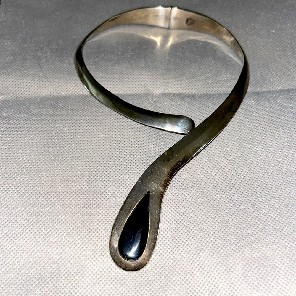 EXQUISITE Sterling silver handcrafted hinged choker with jewel Choker Necklace
